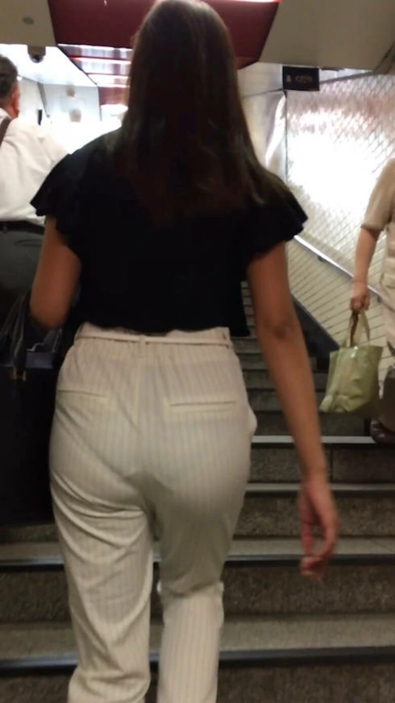 盗撮！ムラムラするパン線エロ画像50枚 1