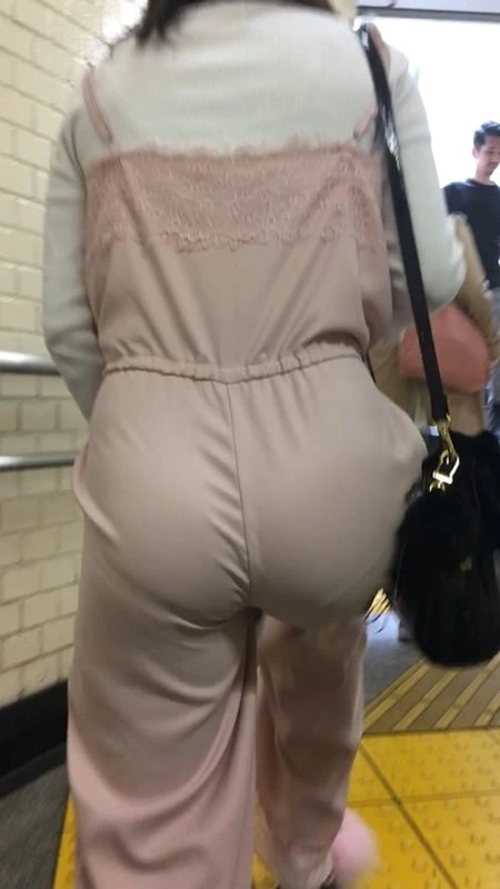 盗撮！ムラムラするパン線エロ画像50枚 20