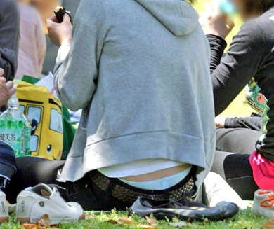 公園でくつろいでる子のパンチラを盗撮167枚 25