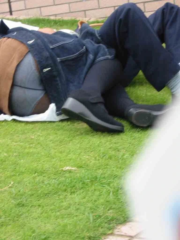 公園でくつろいでる子のパンチラを盗撮167枚 18