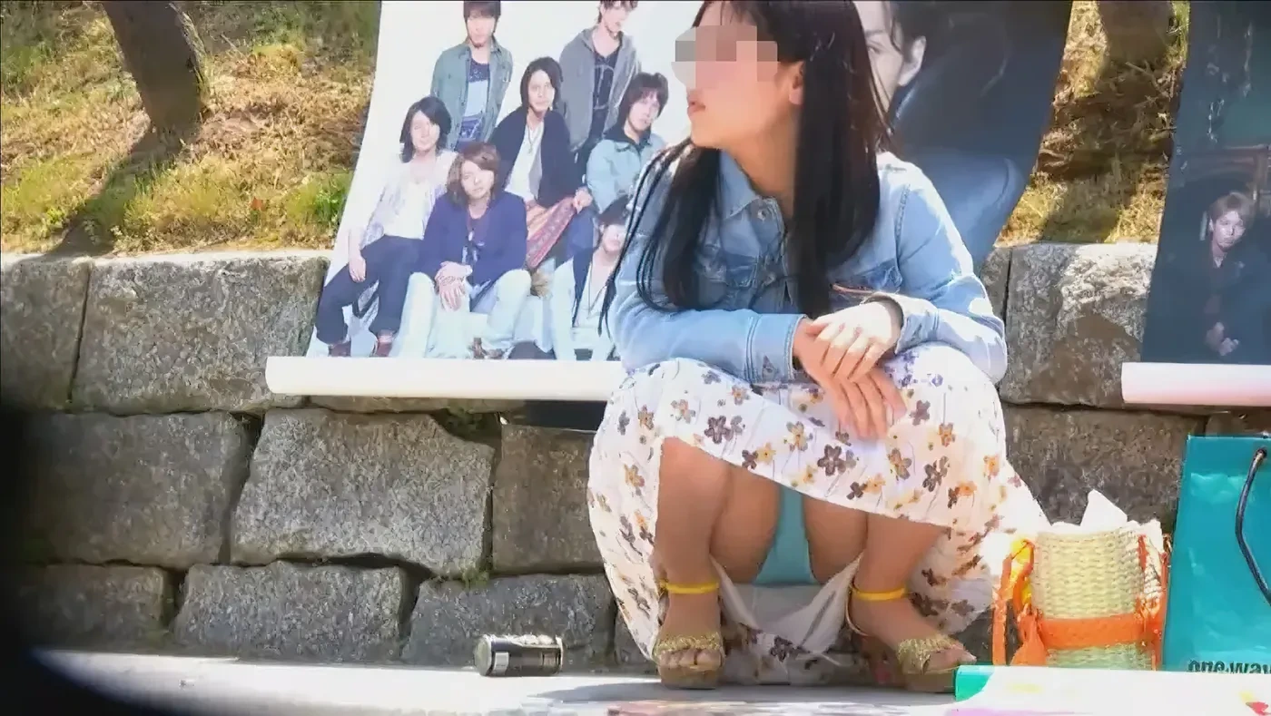 公園しゃがみパンチラ盗撮画像195枚 15