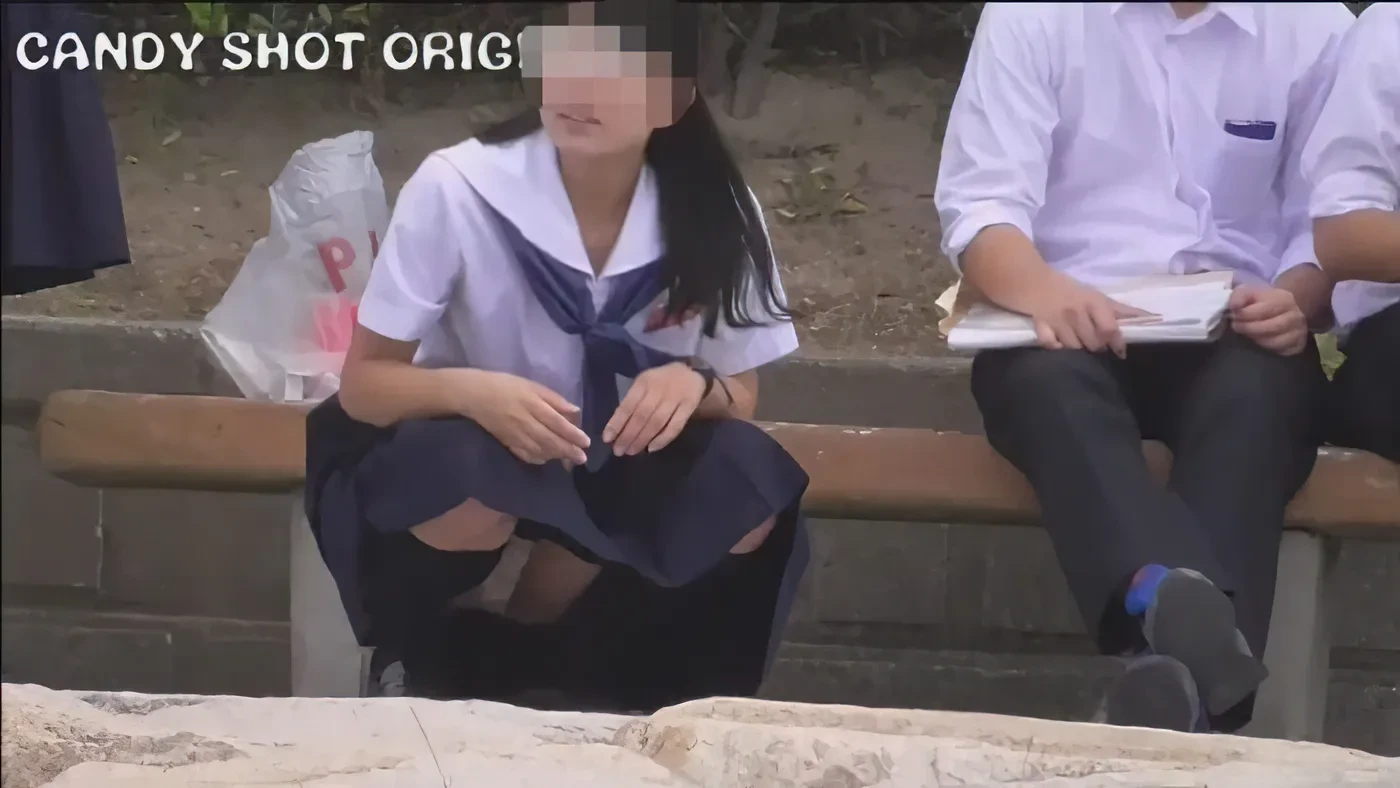 公園しゃがみパンチラ盗撮画像195枚 17