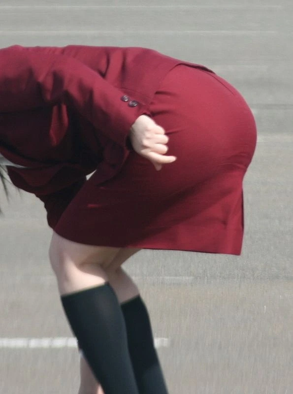 ピタっと系パンツやタイトスカートでくっきりとしたパン線、パンツが透けて見えるエロ画像121枚 4
