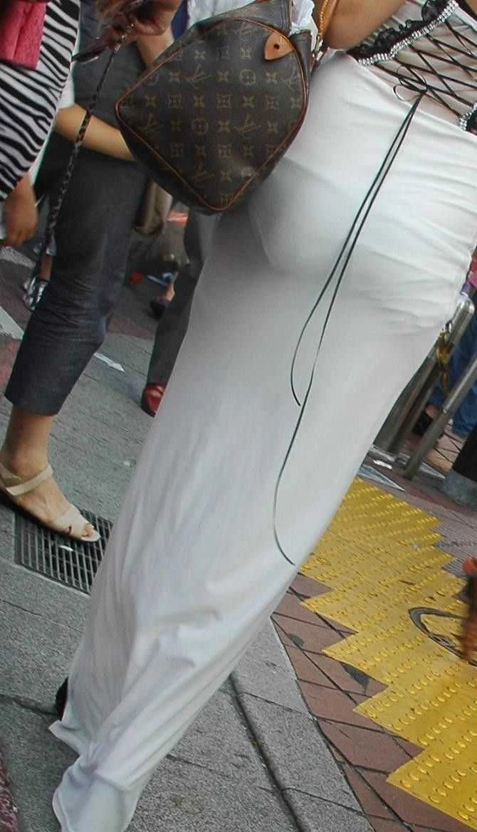 ピタっと系パンツやタイトスカートでくっきりとしたパン線、パンツが透けて見えるエロ画像121枚 18