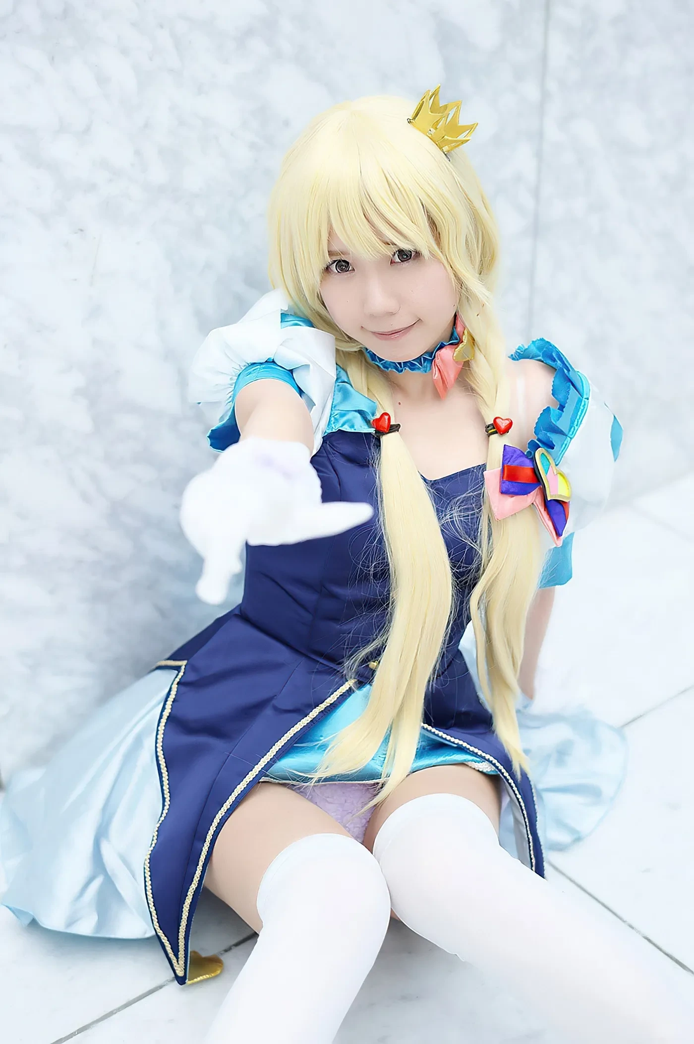見せパンJK・コスプレイヤー・アイドルエロ画像！見せパンでも見えるとうれしいパンチラ 23