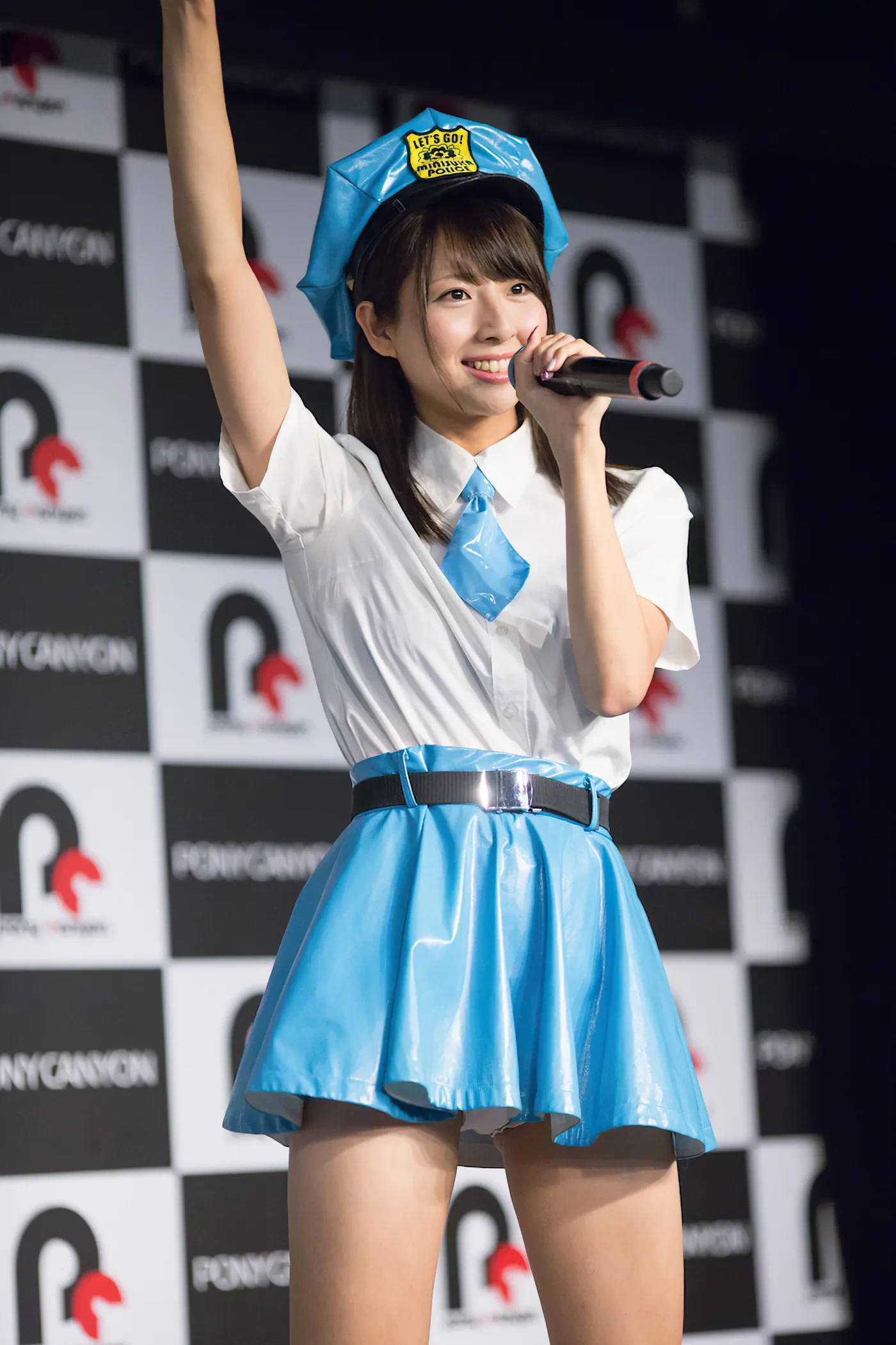 見せパンJK・コスプレイヤー・アイドルエロ画像！見せパンでも見えるとうれしいパンチラ 24