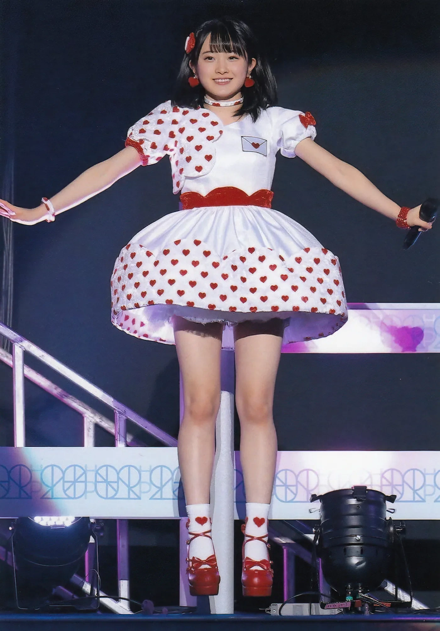 見せパンJK・コスプレイヤー・アイドルエロ画像！見せパンでも見えるとうれしいパンチラ 4