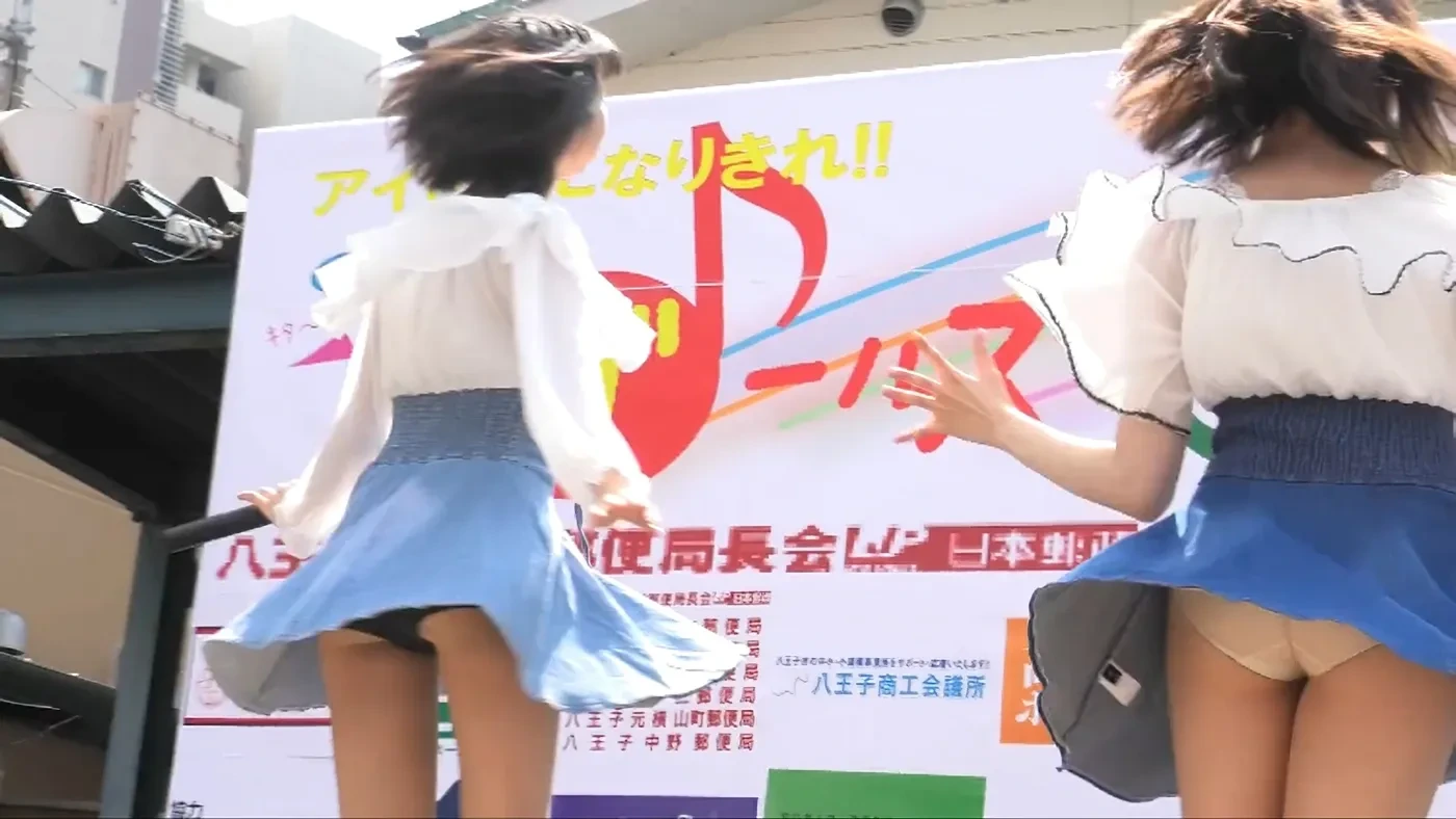 見せパンJK・コスプレイヤー・アイドルエロ画像！見せパンでも見えるとうれしいパンチラ 8