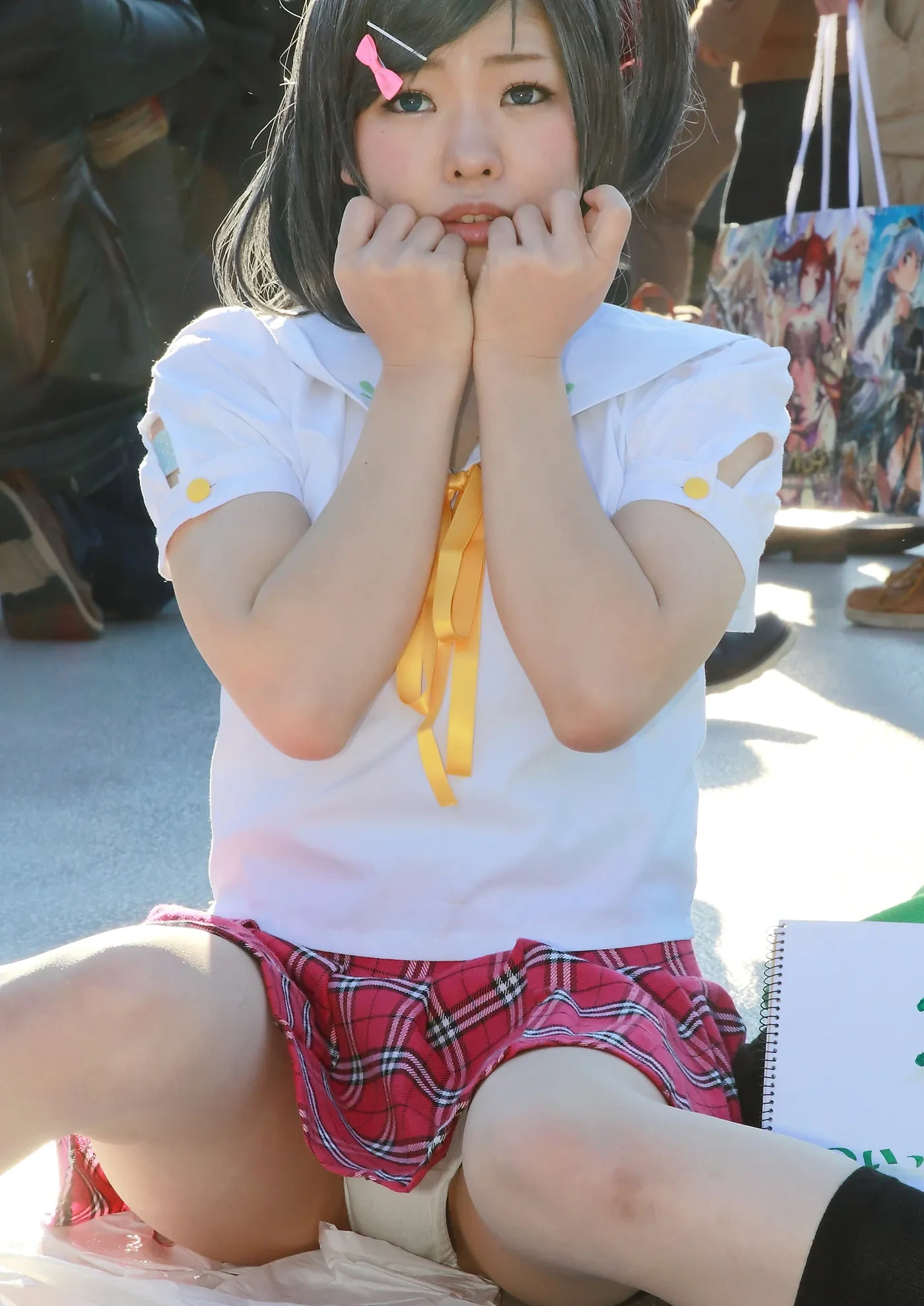見せパンJK・コスプレイヤー・アイドルエロ画像！見せパンでも見えるとうれしいパンチラ 9