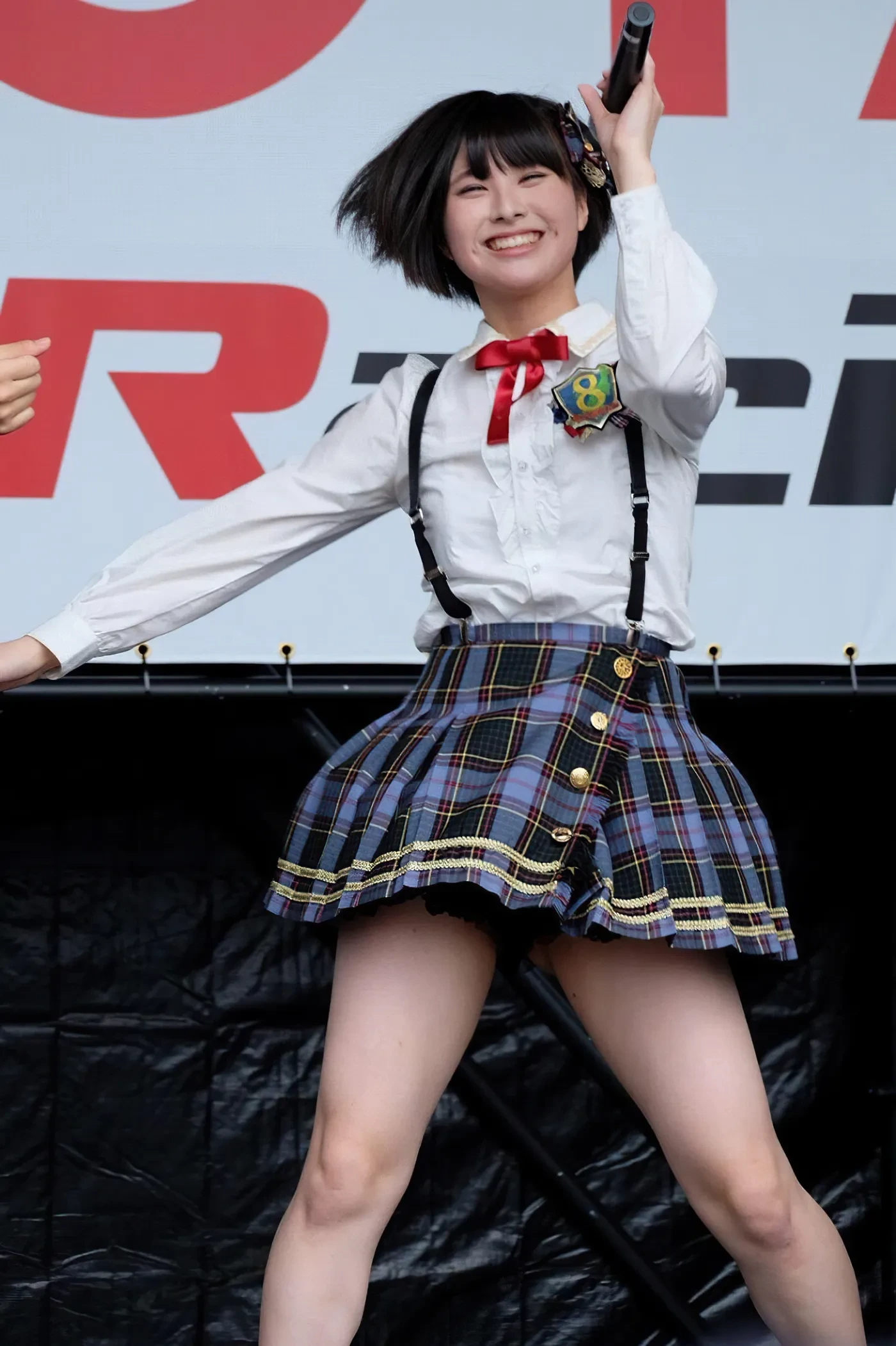 見せパンJK・コスプレイヤー・アイドルエロ画像！見せパンでも見えるとうれしいパンチラ 12