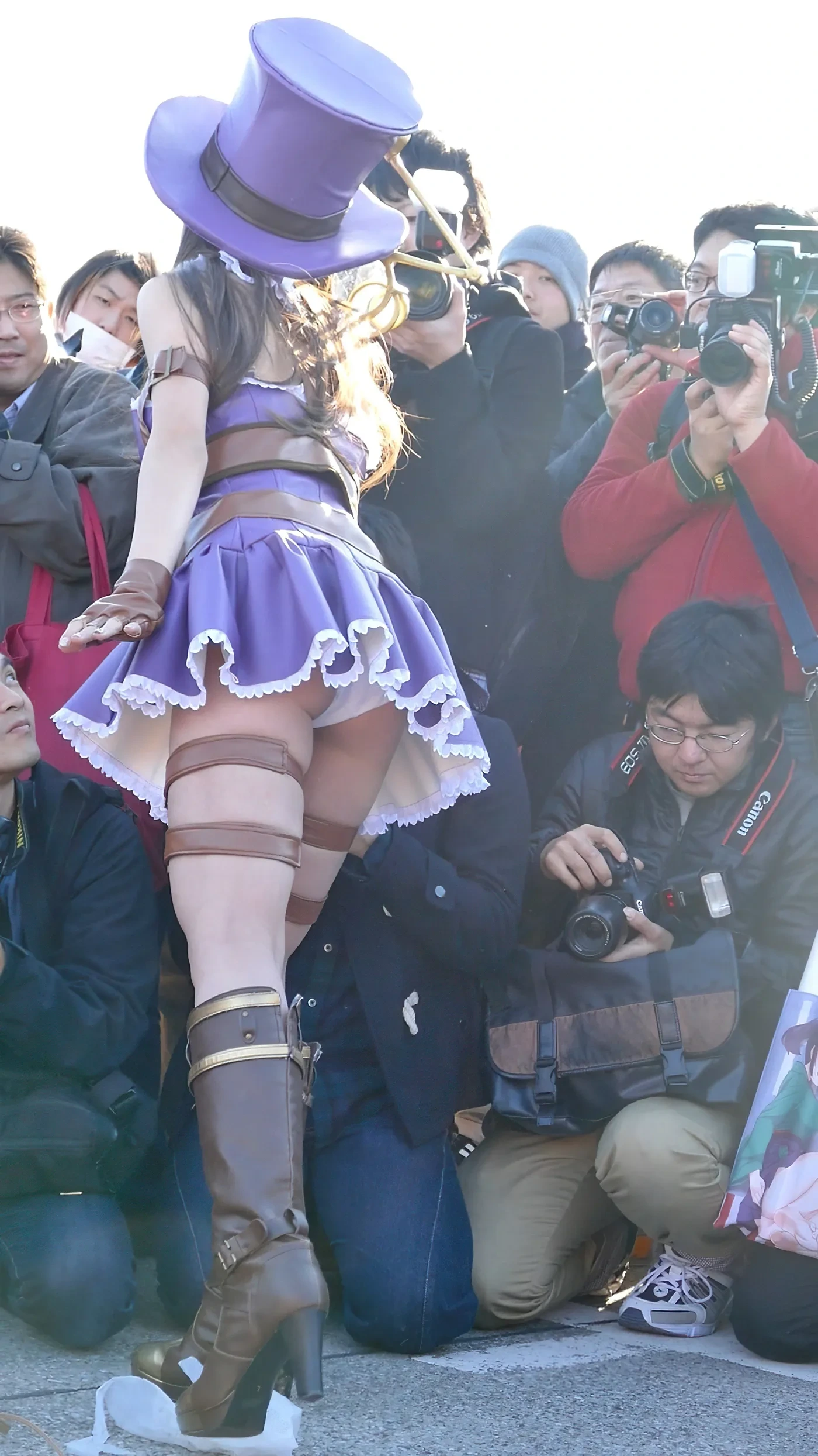 見せパンJK・コスプレイヤー・アイドルエロ画像！見せパンでも見えるとうれしいパンチラ 19