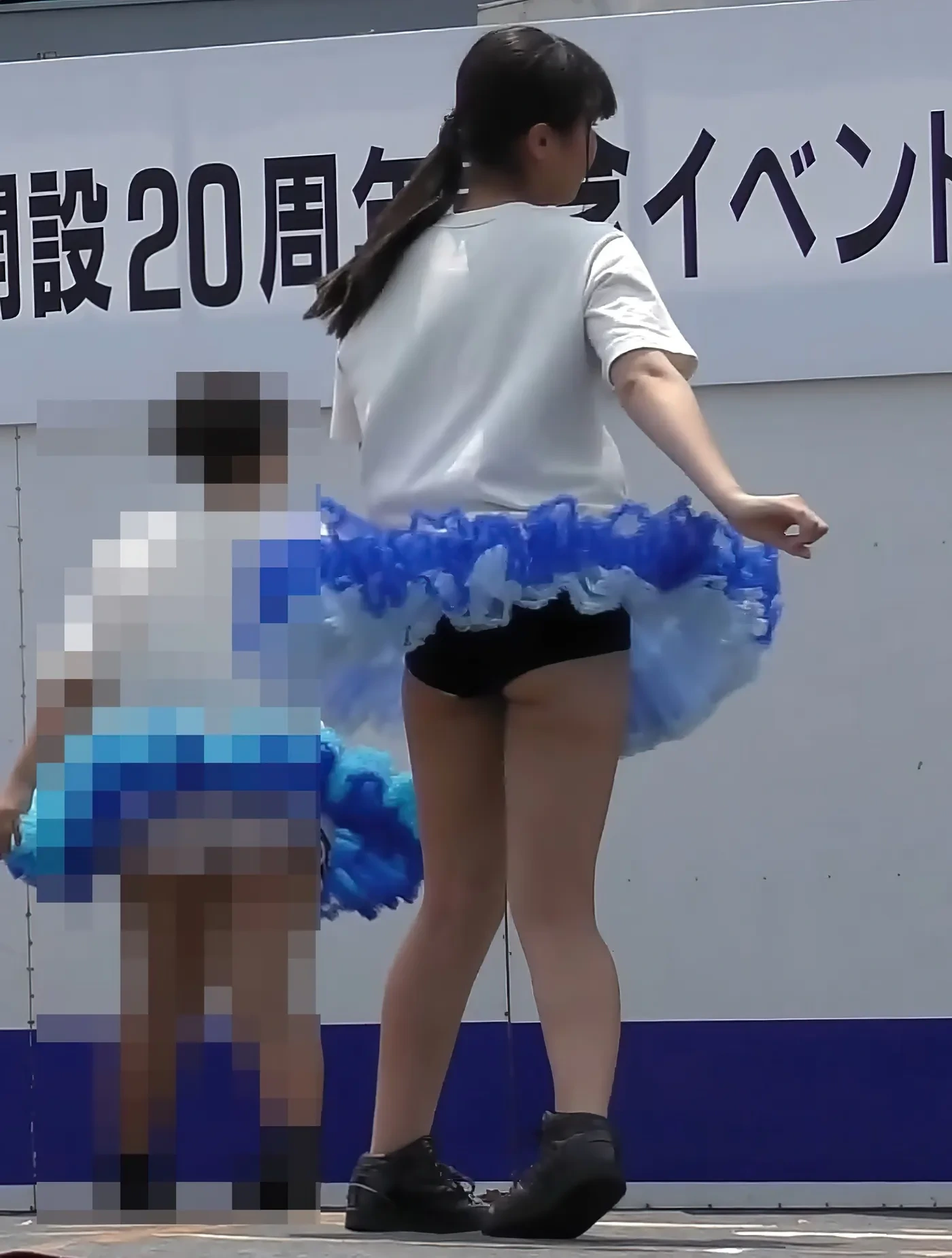 見せパンJK・コスプレイヤー・アイドルエロ画像！見せパンでも見えるとうれしいパンチラ 20