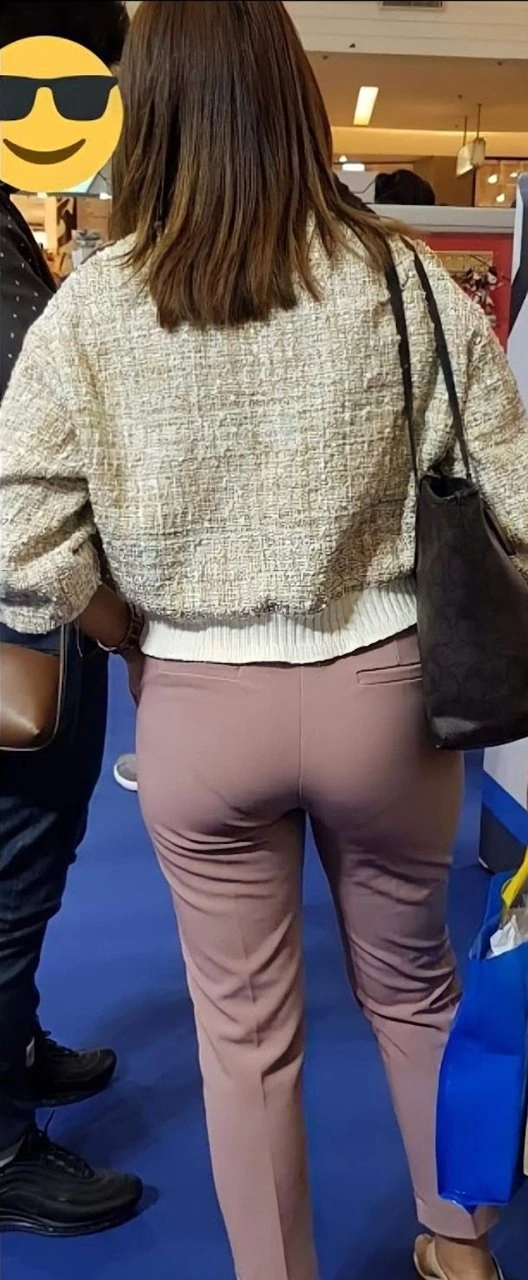 スキニーパンツやスリムパンツのパン線がくっきり浮かんだ盗撮画像 14