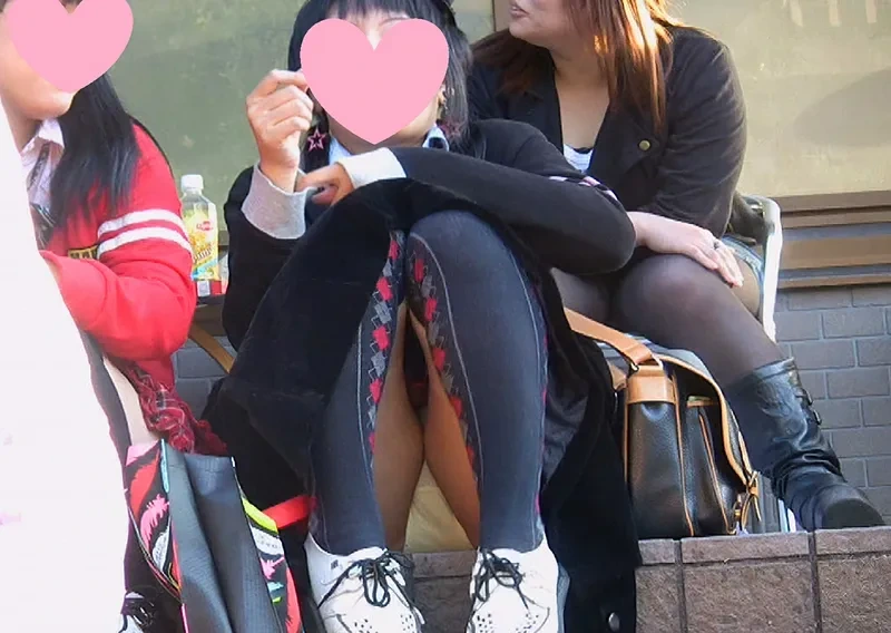 めちゃシコなJKのしゃがみパンチラ画像 7