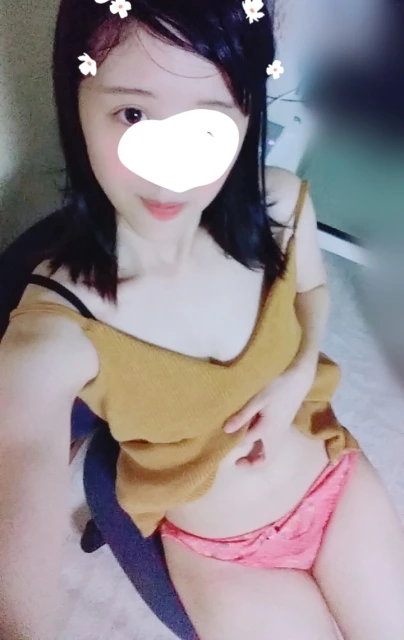 素人の女の子のパンツ自撮りエロ画像 14