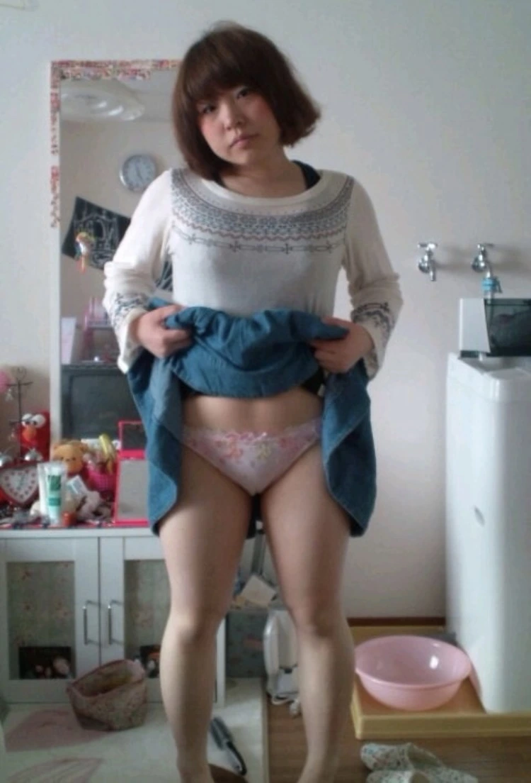 素人の女の子のパンツ自撮りエロ画像 20
