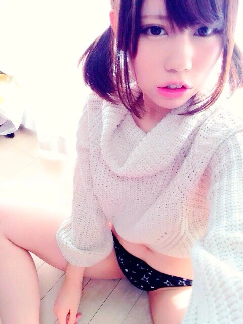素人の女の子のパンツ自撮りエロ画像 21