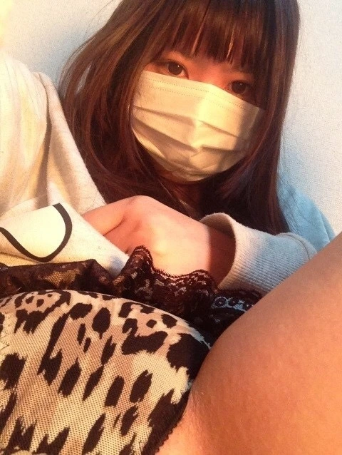 素人の女の子のパンツ自撮りエロ画像 29