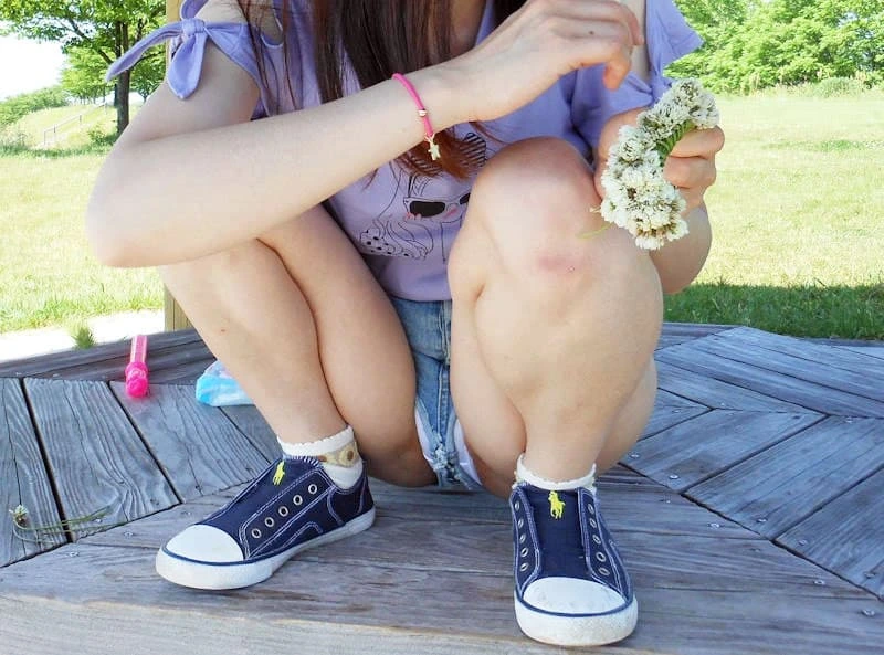 生足やハミパンがエロすぎるショートパンツ履いてる女の子のエロ画像 3