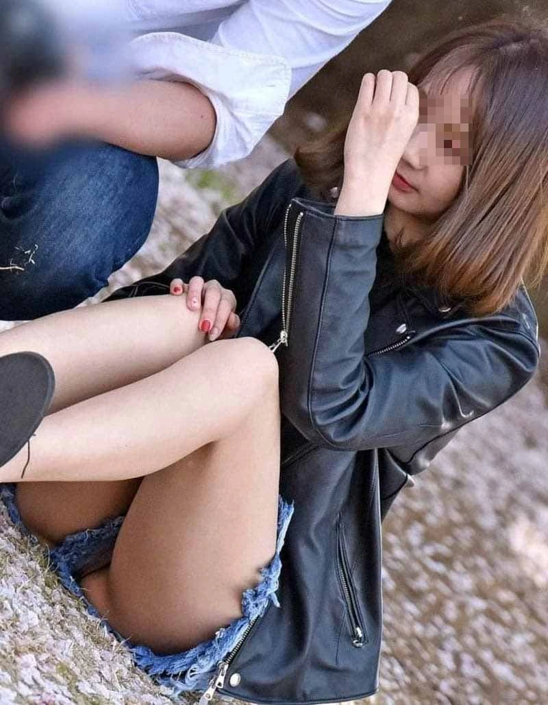 生足やハミパンがエロすぎるショートパンツ履いてる女の子のエロ画像 25