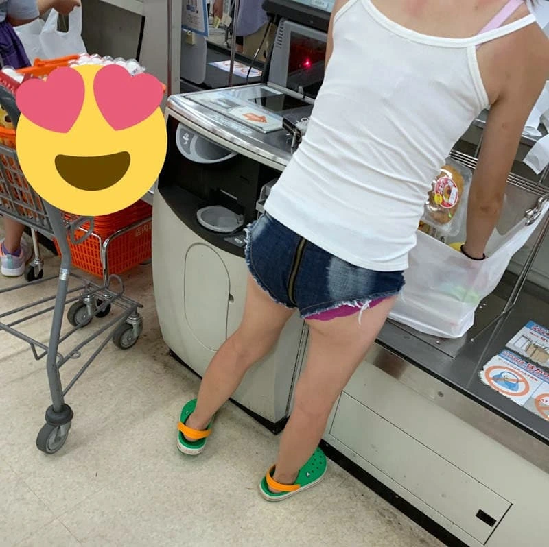 生足やハミパンがエロすぎるショートパンツ履いてる女の子のエロ画像 26