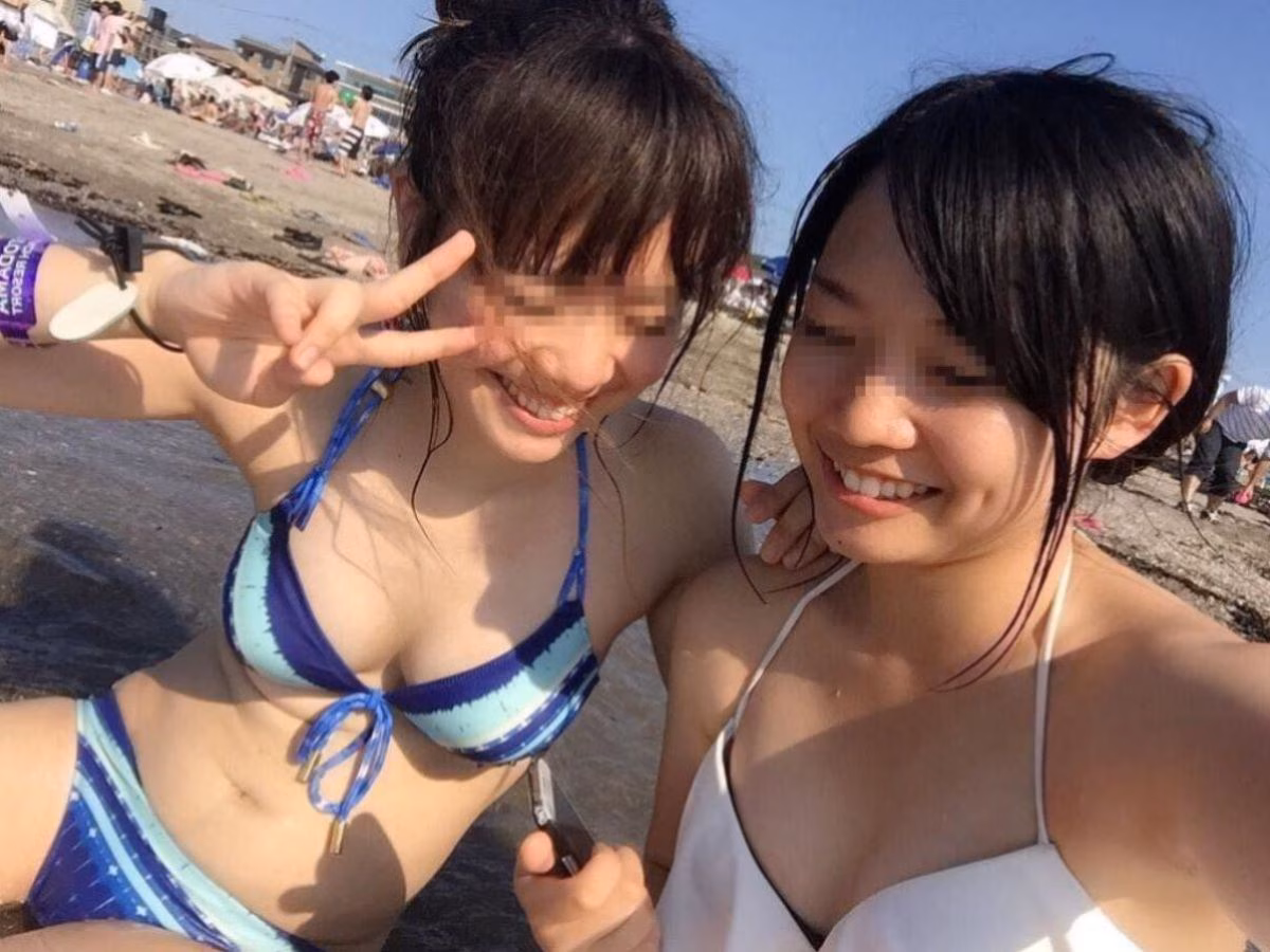 素人のエロすぎるビキニからはみ出るおっぱい・お尻がエロい水着自撮り・盗撮エロ画像 2