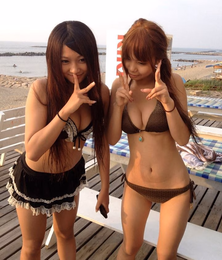素人のエロすぎるビキニからはみ出るおっぱい・お尻がエロい水着自撮り・盗撮エロ画像 26
