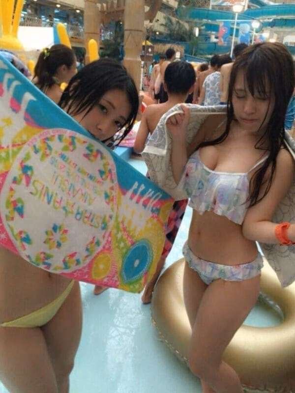 素人のエロすぎるビキニからはみ出るおっぱい・お尻がエロい水着自撮り・盗撮エロ画像 23