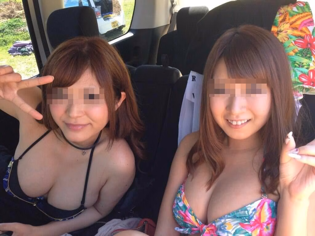 素人のエロすぎるビキニからはみ出るおっぱい・お尻がエロい水着自撮り・盗撮エロ画像 28