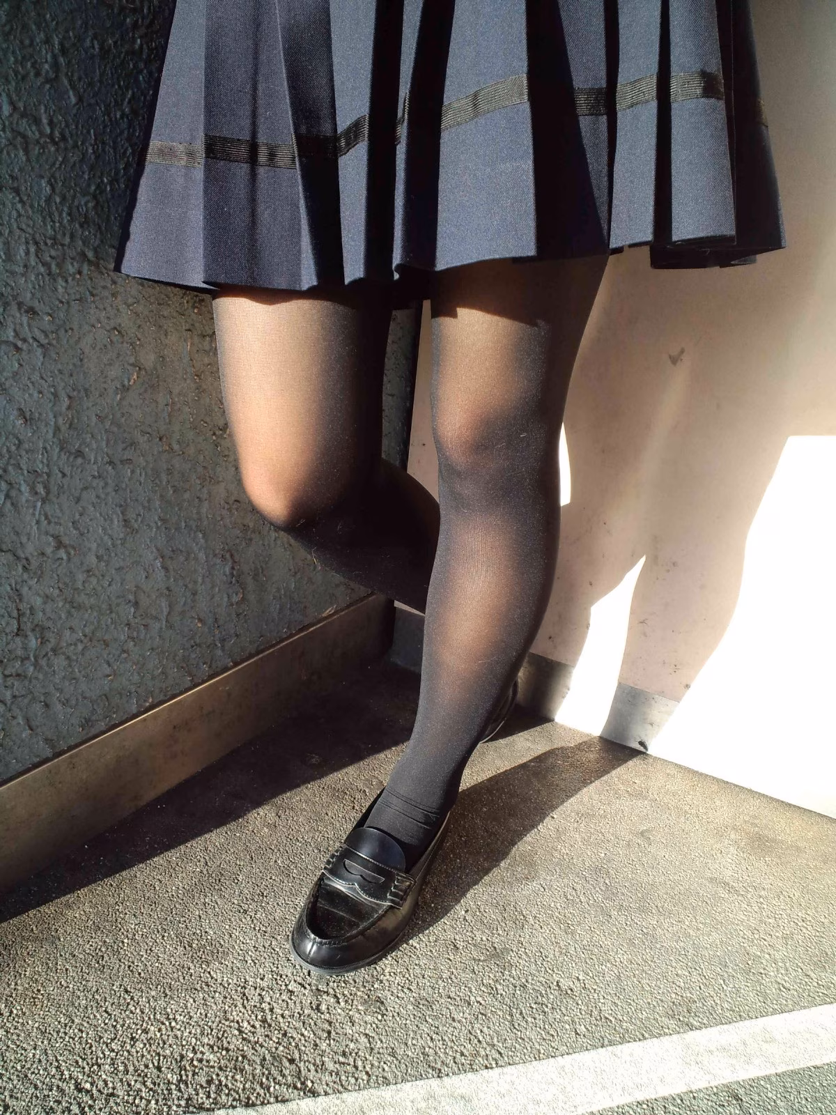 黒パンストを履いてる素人JK・女の子の盗撮エロ画像 18