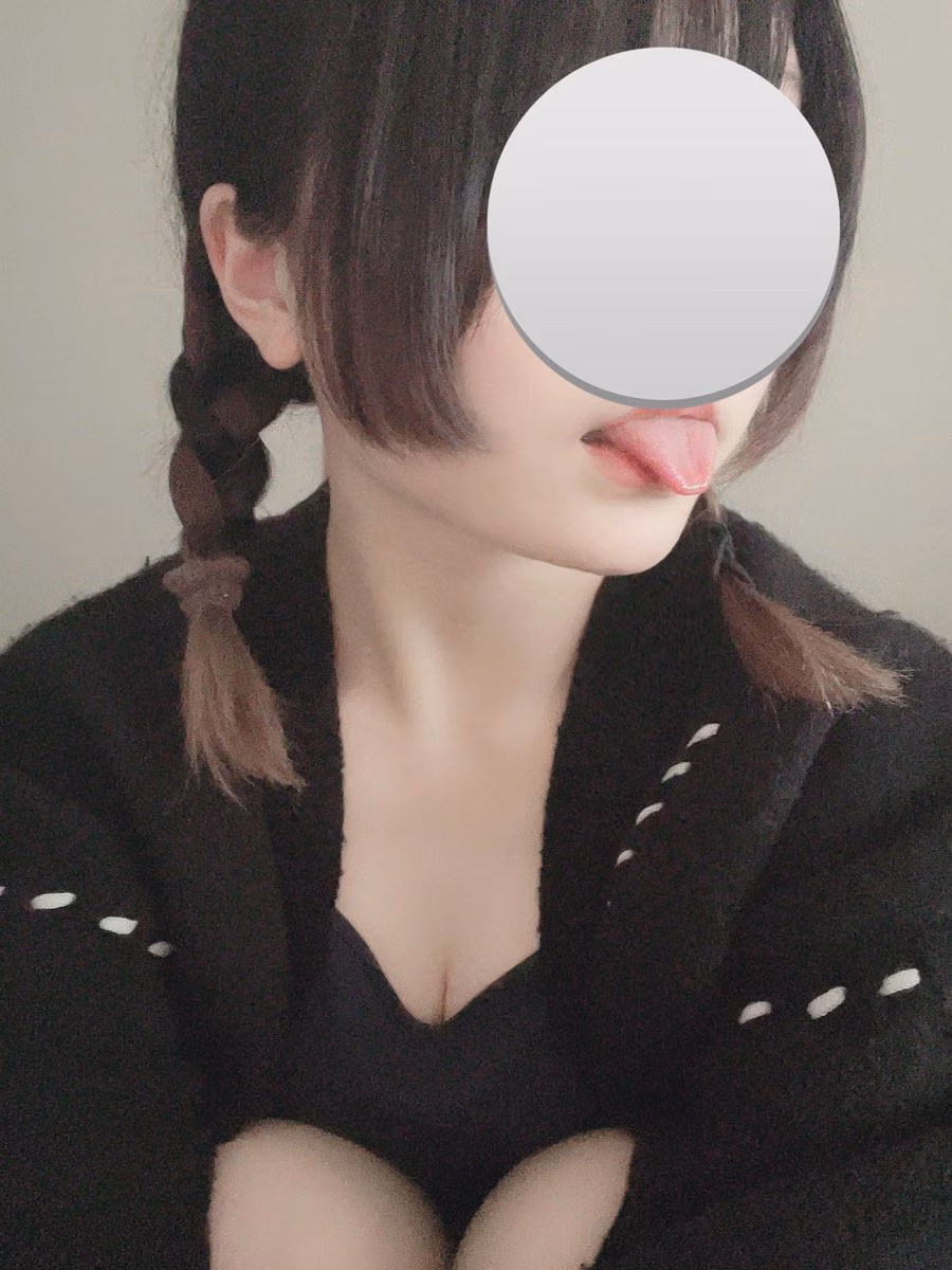 舌フェチのための素人の舌出し自撮り画像 9