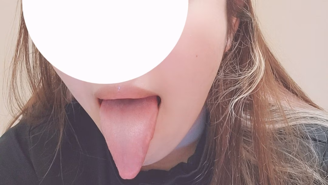 舌フェチのための素人の舌出し自撮り画像 6