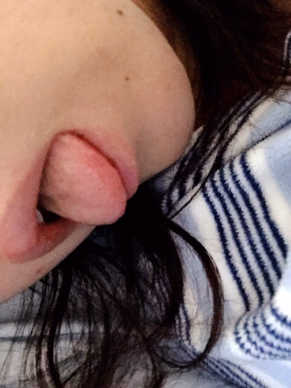 舌フェチのための素人の舌出し自撮り画像 27