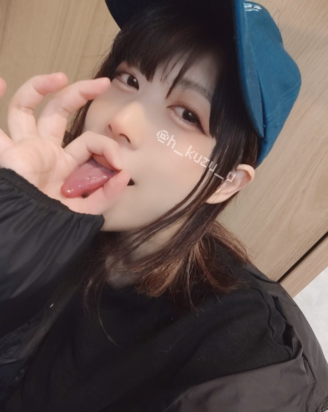 舌フェチのための素人の舌出し自撮り画像 20