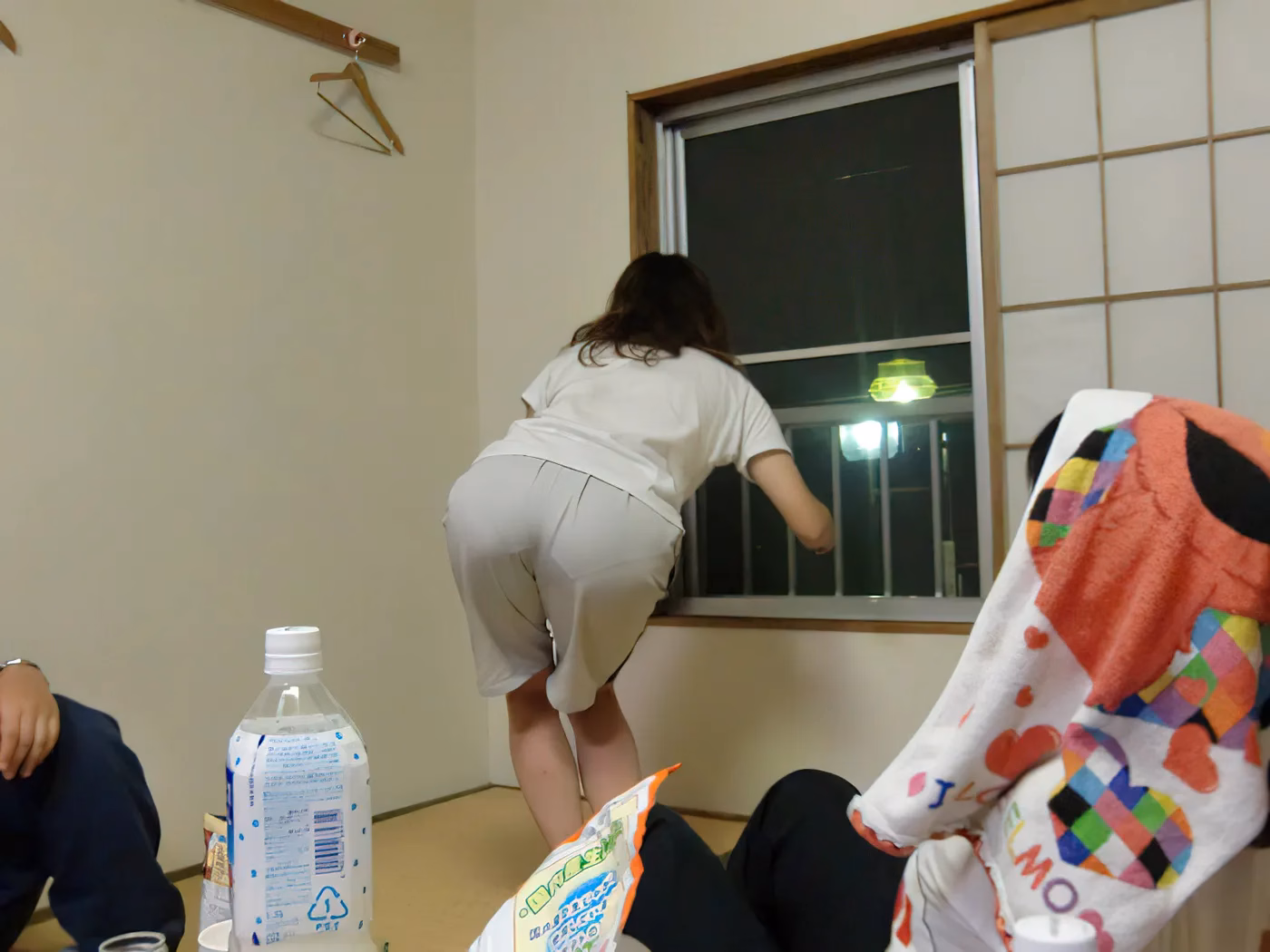 プリッとお尻を突き出してる素人のお尻エロ画像 11