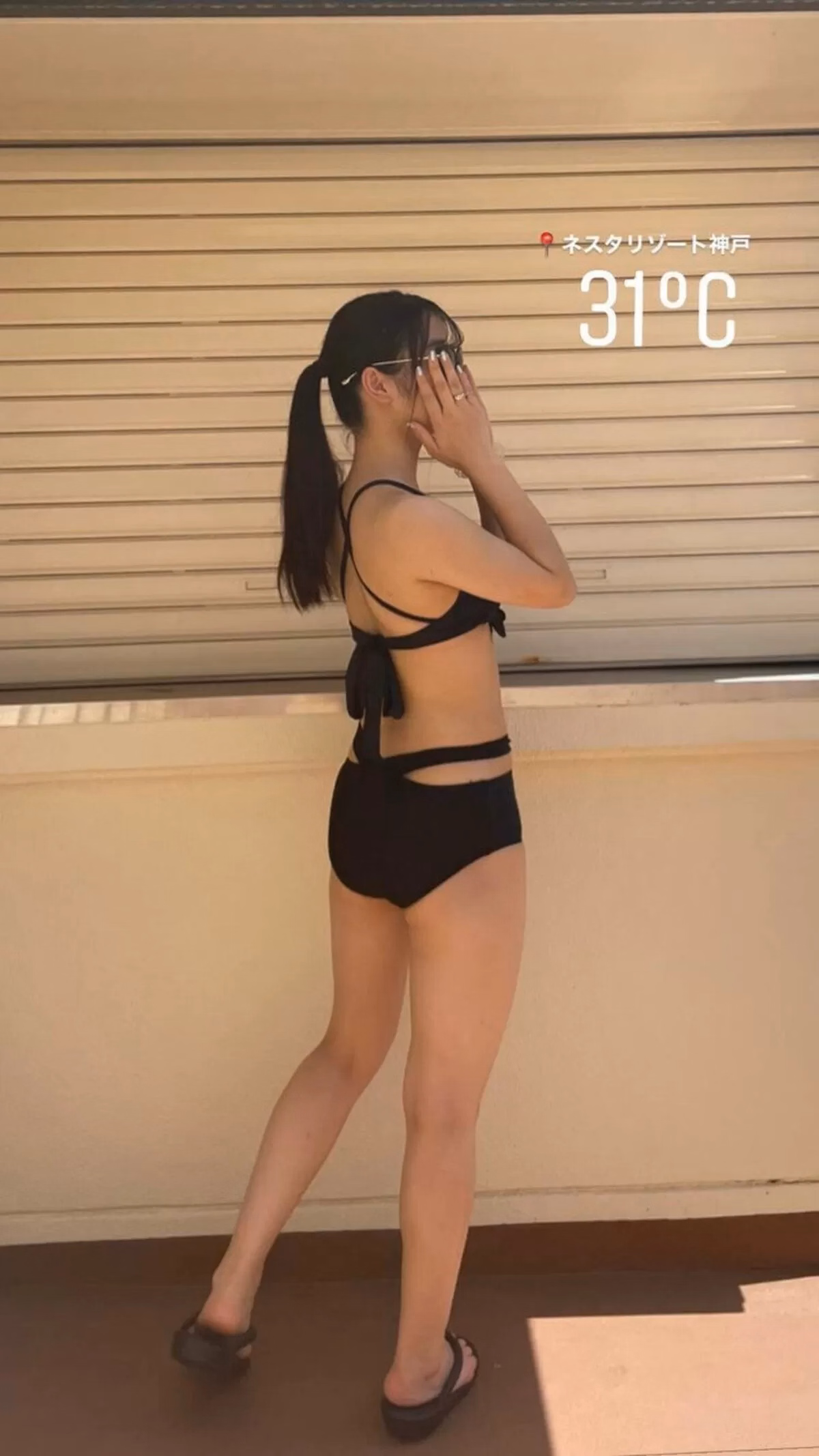 素人女性の海やプールでの水着画像 15